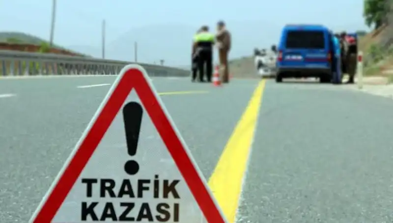 Otomobil ve Hafif Ticari Araç Çarpıştı: Can Fısıldayan Kaza!