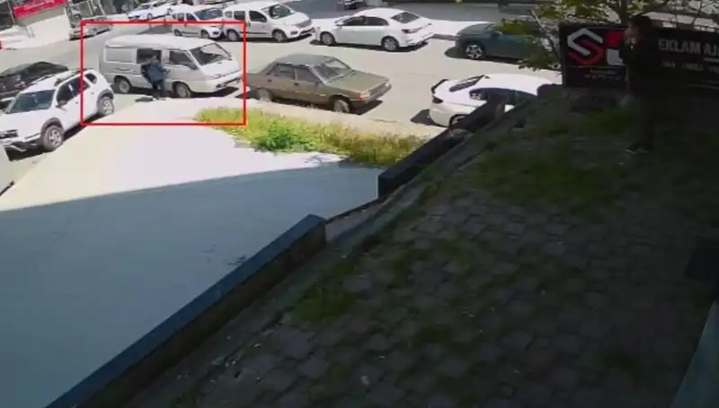 Aracını Çalmaya Çalışan Hırsızı Suçüstü Yakaladı: Olayın Detayları Şoke Edici