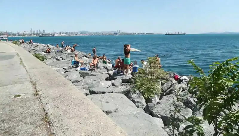 İstanbullular Yazı Karşıladı: Hava Sıcaklığı Arttı, Sahil Doldurdu