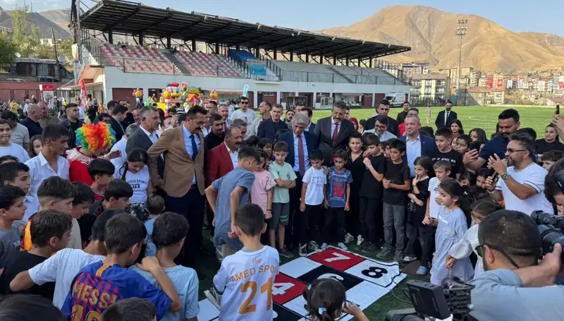 Hakkari'de Geleneksel Anadolu Şenliği Coşkuyla Başladı: Kültür, Eğlence ve Birliktelik