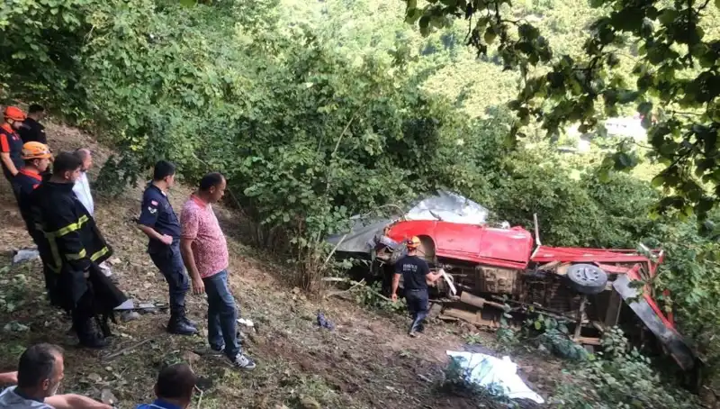Fındık İşçilerini Taşıyan Araç Şarampole Yuvarlandı: Korkunç Kaza!