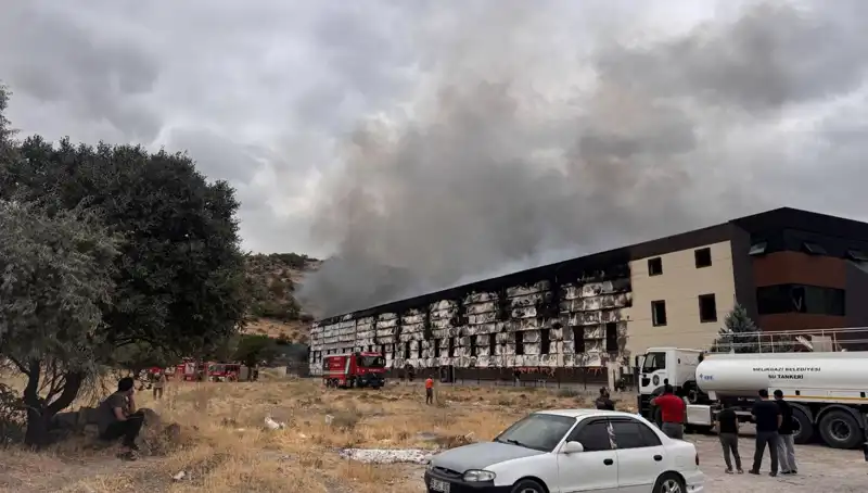Kayseri'de Mobilya Fabrikasında Çıkan Yangın Korkuttu, Hasar Büyük!