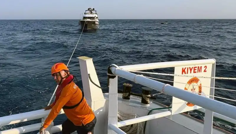 Marmaris Açıklarındaki Sürüklenen Tekneye Kurtarma Operasyonu Düzenlendi