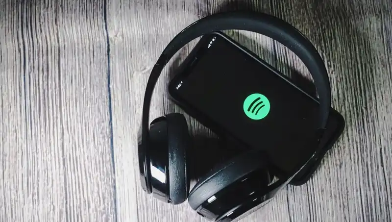 Spotify, Ölü Sanatçılar İçin Yapay Zeka Şarkıları Yayınlıyor: Tehlikeli Bir Trend Mi?