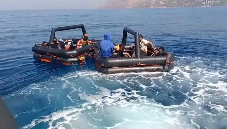 Ayvacık'ta 19 Kaçak Göçmen Operasyonu: Detaylar ve Kurtarılanların Durumu