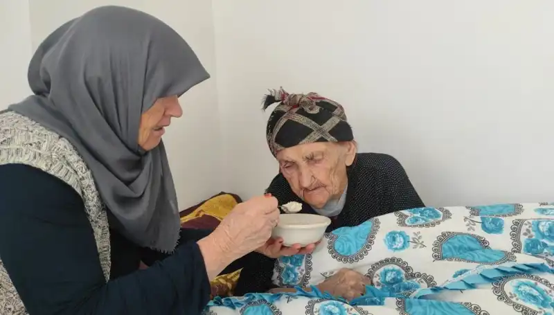 102 Yaşında Hiç Doktora Gitmeyen Kezik Nine’nin Uzun Yaşam Sırrı Nedir?