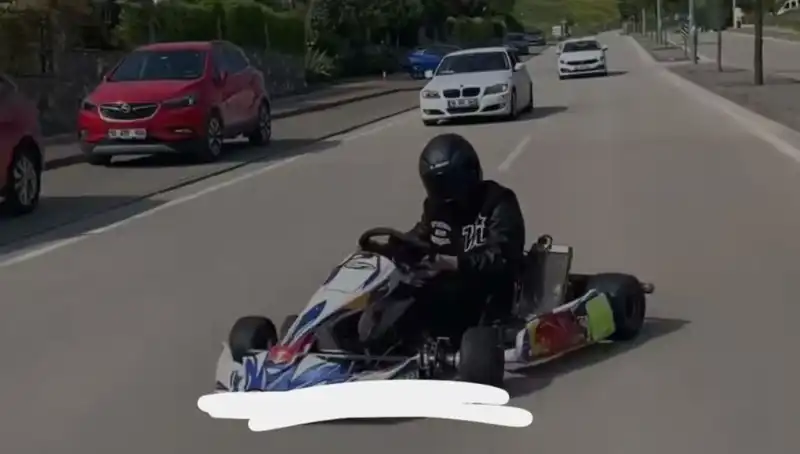 Tehlikeli Drift Gösterisi! Go-Kart Sürücüsü Sokaklarda Adrenalin Yaşattı