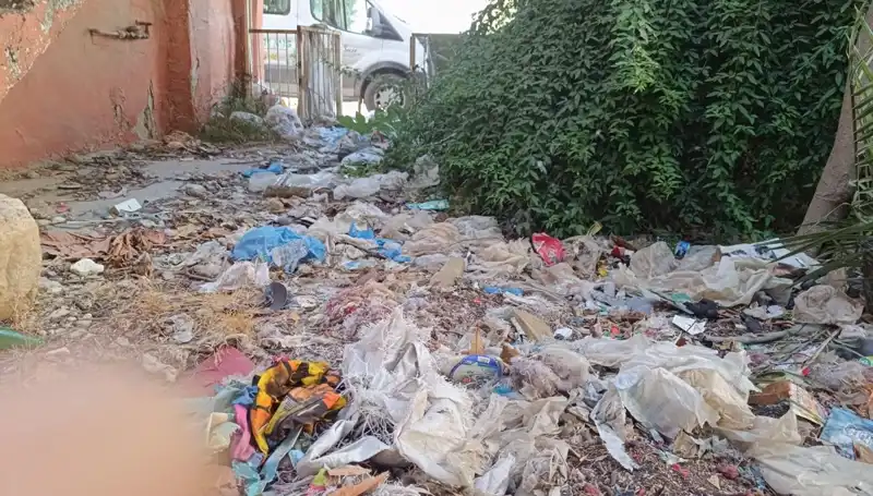 Evin Bahçesinden Kamyon Dolusu Çöp Çıktı! Şok Eden Olayın Detayları