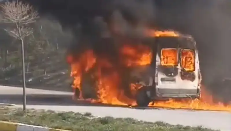 Havalimanı Personel Servisi Alev Alev Yandı: Olayın Ayrıntıları Ortaya Çıktı