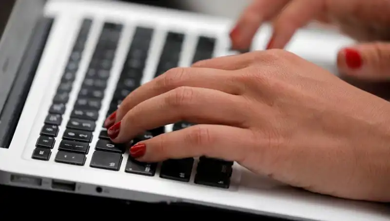 Laptop Mikrofonları Kapalıyken Bile Dinlenebilir: Bilinmeyen Tehlikeler!