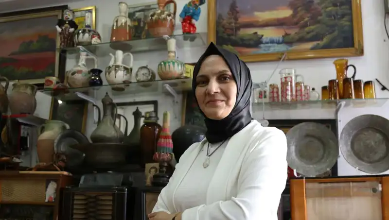 Eşinin Eski Eşyalarını Topladığı İçin Kızıyordu, Şimdi Zengin Oldu!