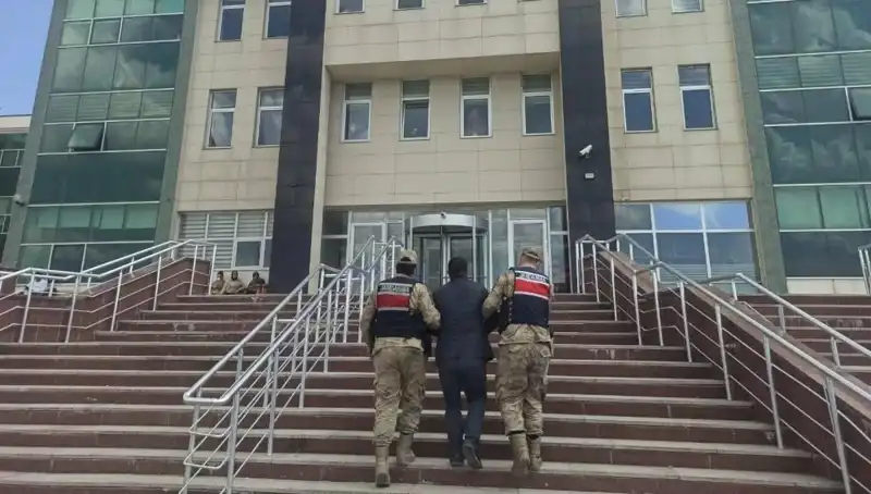 Hapis Cezasıyla Aranan Kişi Gizlendiği Yerde Yakalandı