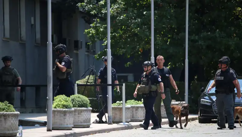 Kosova Meclisi’nde Bomba İhbarı: Güvenlik Önlemleri Arttırıldı