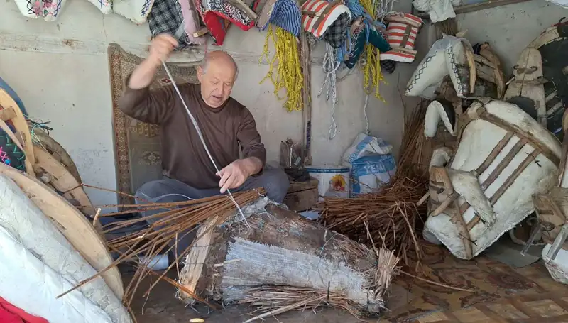 Zamanı Yenen Gelenek: Baba Mesleğiyle Teknolojiye Karşı Duruyor