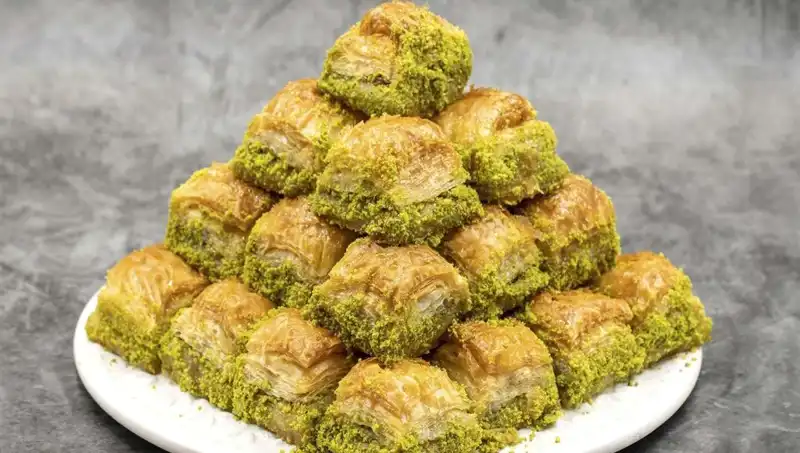 Baklavadan Bakteri Çıktı: Uzmanlardan Şok Uyarı ve Sağlık Riski