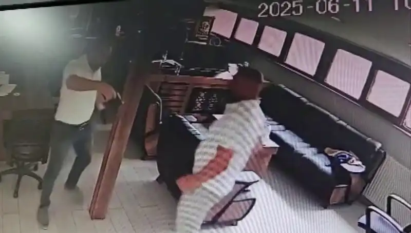 Alacak Verecek Meselesinde Kanlı İntikam: Kalfa İş İnsanını Öldürdü