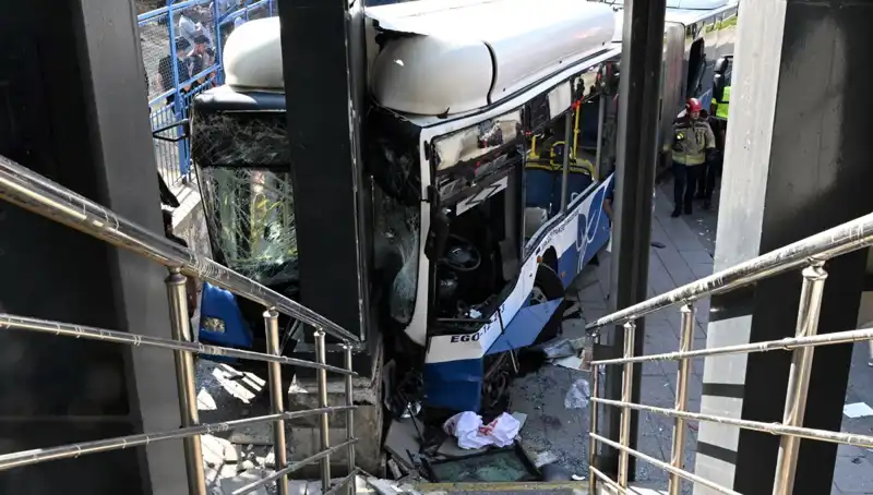 Ankara'da Feci Kaza: Belediye Otobüsü 27 Kişiyi Yaraladı!