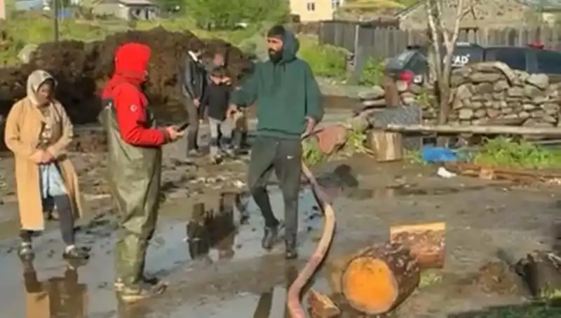 Ardahan'da Sağanak Yağış Hayatı Olumsuz Etkiledi: Sel Tehditi!