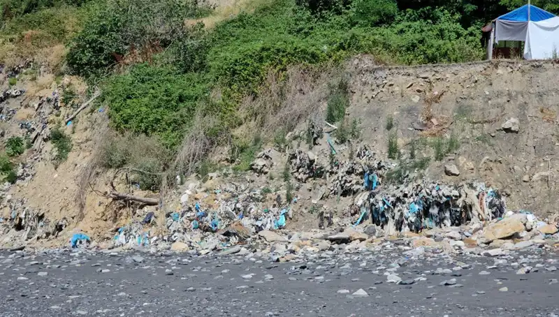Kozlu Sahil'de Çöplerle Dolu Manzara, Yerel Halkı Tedirgin Ediyor!