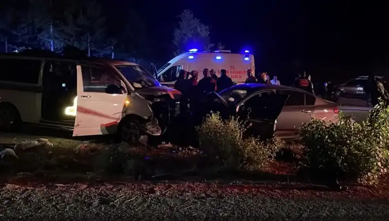 Ters Yön Kazası: Kafa Kafaya Çarpışma Can Aldı ve Yaraladı!