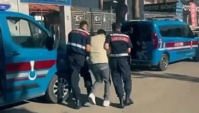 Türkiye Genelinde Suç Şebekelerine Şok Operasyon: 74 Gözaltı!