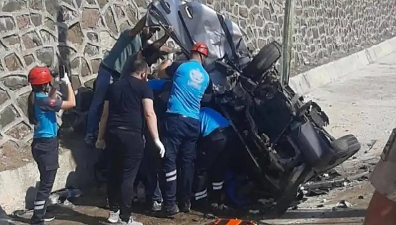 Tunceli'de Kaza: İki Araç Kafa Kafaya Çarpıştı, Yaralılar Var!