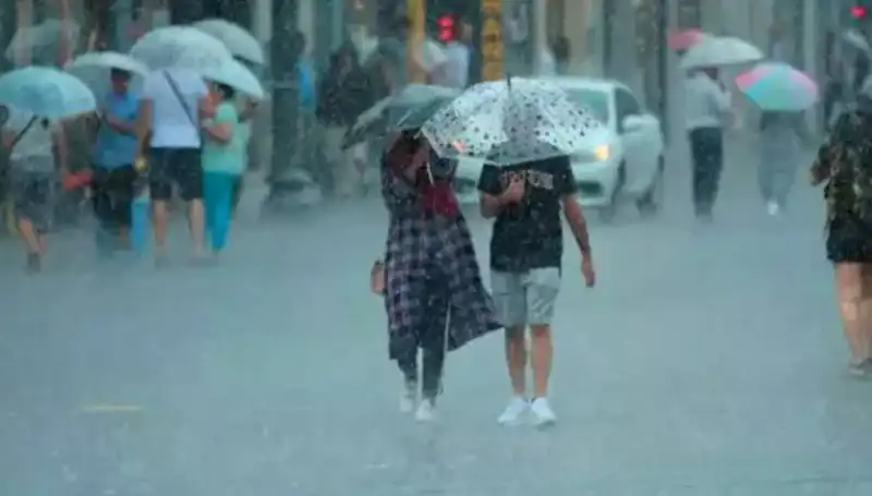 Meteoroloji'den Acil Uyarı: Yangın Bölgesinde Rüzgar, İstanbul'da Sağanak Yağış!