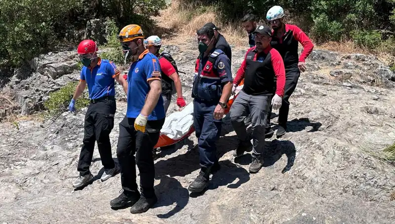 Kayalıkların Arasında Gizemli Ölüm: Sırrı Çözülmeye Çalışıyor