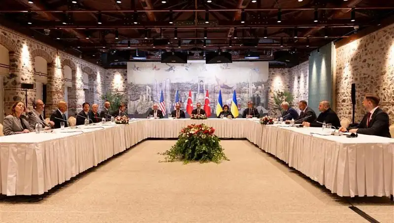 Barış Masasında Kritik Gün: Üçlü Toplantı Başladı