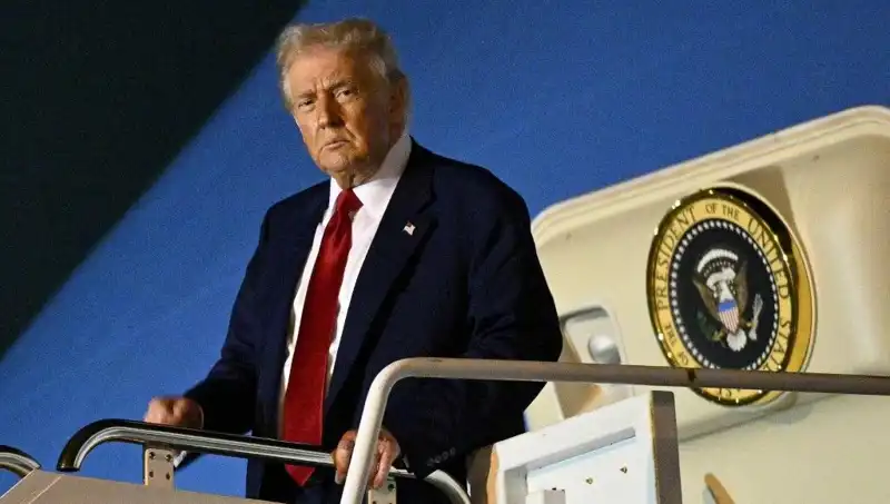 Katar'dan Trump'a Uçan 400 Milyon Dolarlık Saray Jetinin Çarpıcı Detayları