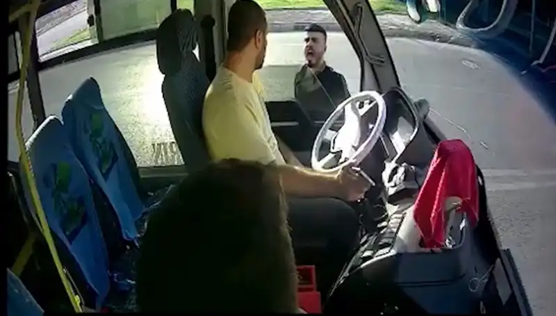 Antalya’da Bıçakla Otobüs Şoförüne Saldıran Şahıs Yakalandı!